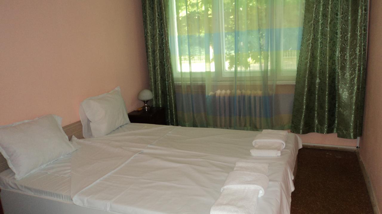 Hotel Stroitel Хисаря Екстер'єр фото