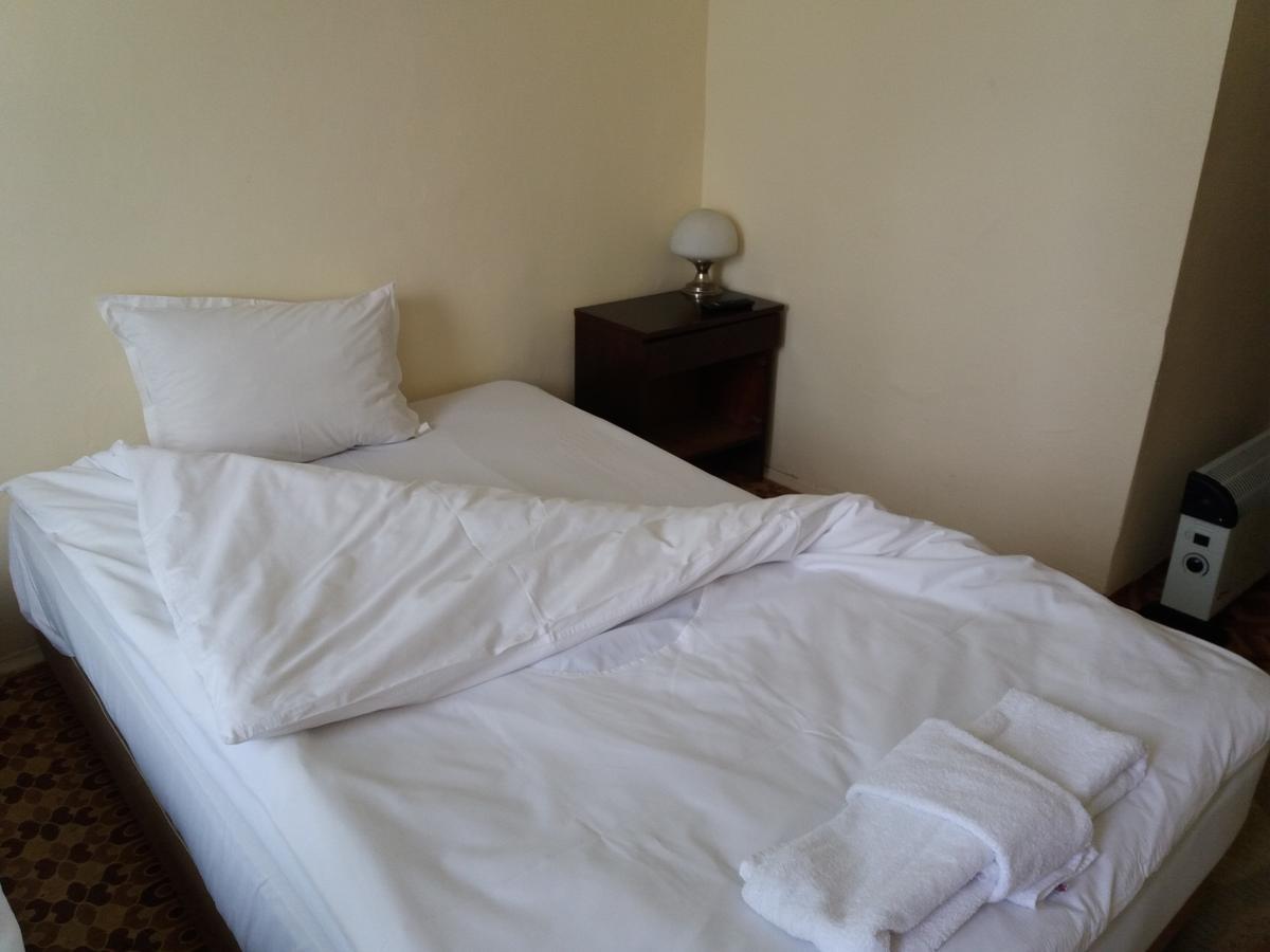 Hotel Stroitel Хисаря Екстер'єр фото
